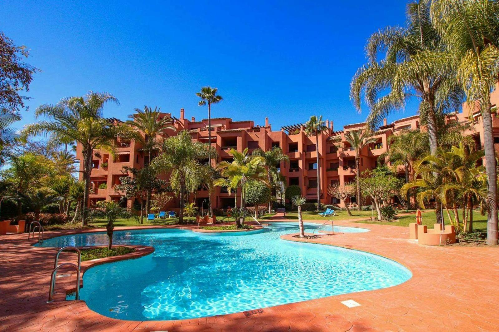 Piso 4 Hab. - Elviria Playa Apartment Marbella Luaran gambar